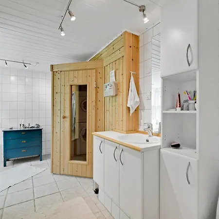 Amazing In With 2 Bedrooms Vakantiehuis *
